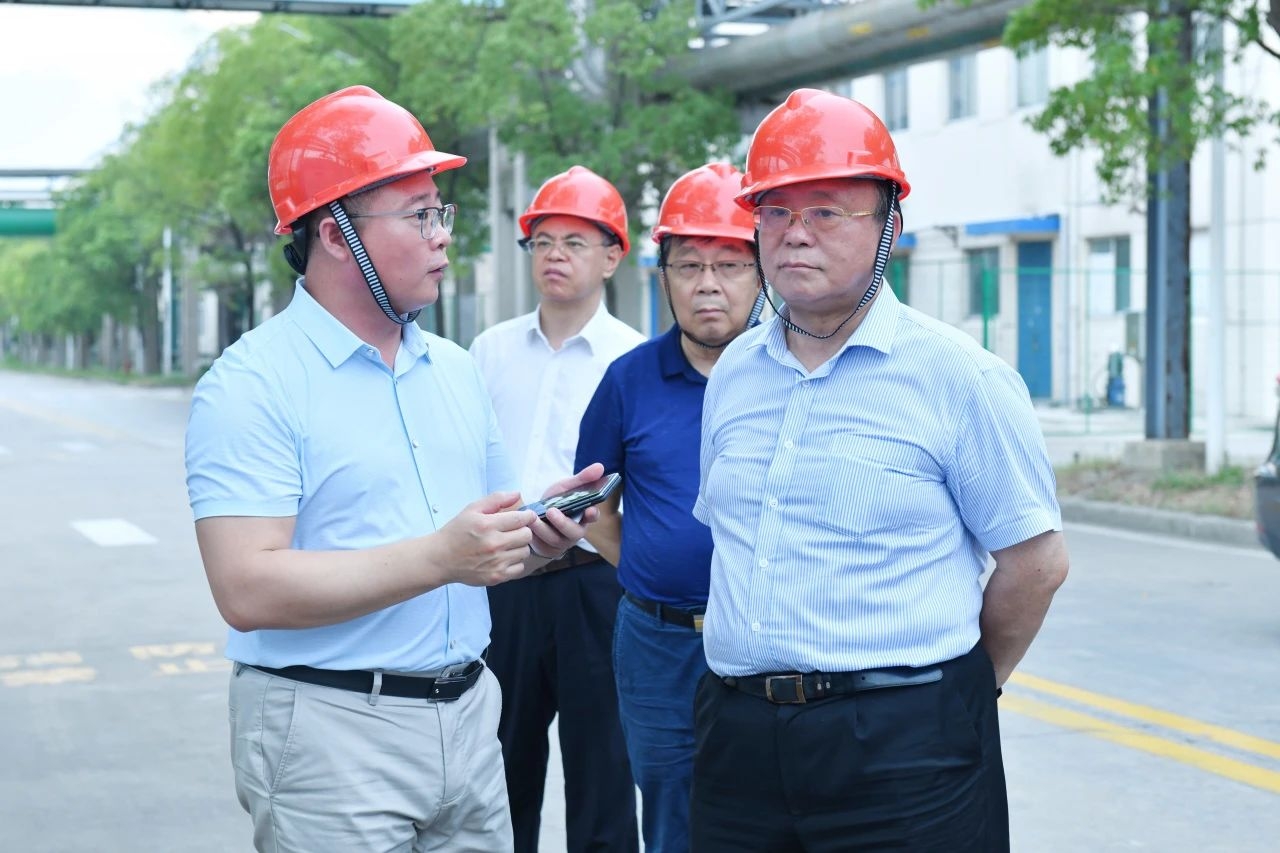 Mr.Wanhua Du, deputy director and secretary-general of the Supreme Court Advisory Committee, together with his delegation visited Chengxing for inspection and guidance